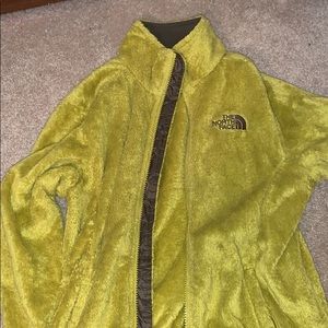 like green north face jacket